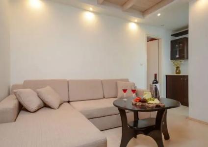 Aeolis Boutique - 176