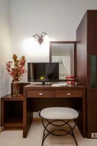 Aeolis Boutique - 153