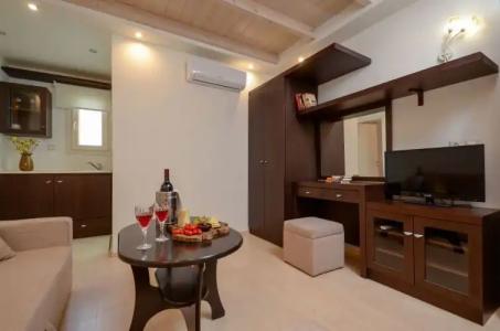 Aeolis Boutique - 173