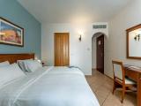 Standard room with pool view