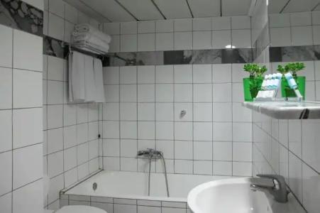 Dorian Inn - Sure Collection by Best Western - 41