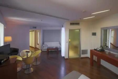 Dorian Inn - Sure Collection by Best Western - 74