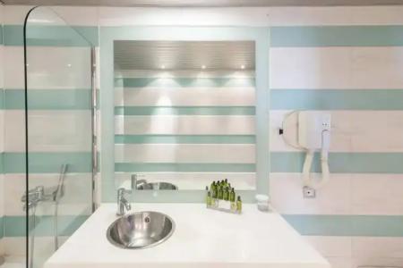 Dorian Inn - Sure Collection by Best Western - 77