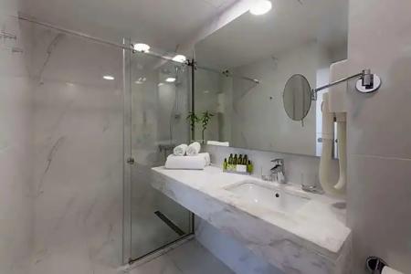Dorian Inn - Sure Collection by Best Western - 66