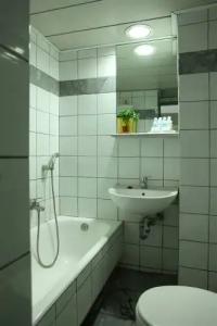 Dorian Inn - Sure Collection by Best Western - 43