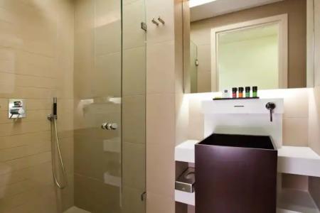 O&B Athens Boutique - 9