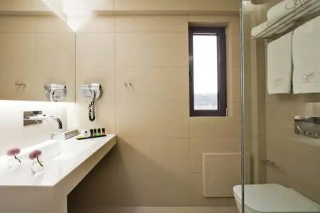 O&B Athens Boutique - 101