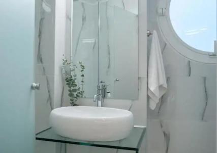 Acropolis Ami Boutique - 135