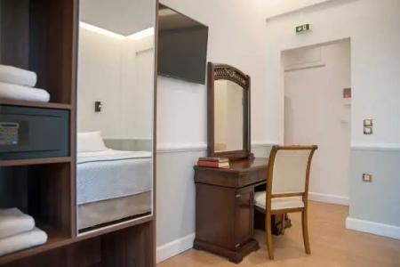 Acropolis Ami Boutique - 129