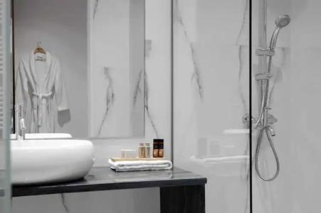 Acropolis Ami Boutique - 127