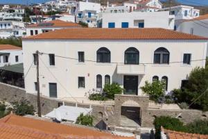 Krinos Suites Andros, Andros