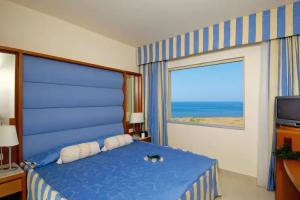 Kato Stalos - Hotels