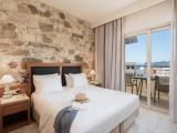 Double room with partial sea view
