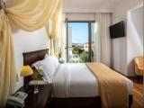 Comfort room with sea view