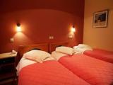 Standard Triple room with street view