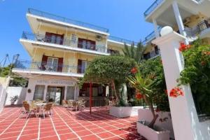 Hotel Karyatides, Agia Marina