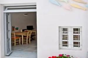 Cori Rigas Suites, Fira