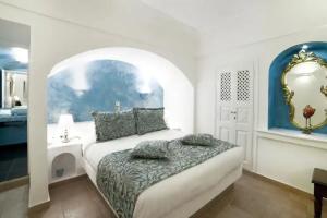 Anteliz Suites, Fira