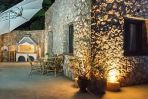 Villa Rose, Fira