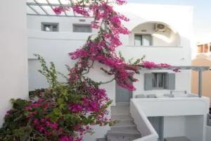 Markakis Studios Fira Town, Fira