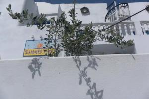 Summer Time Villa, Fira