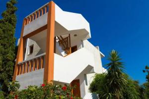 Ideal Hotel, Kokkini Khanion