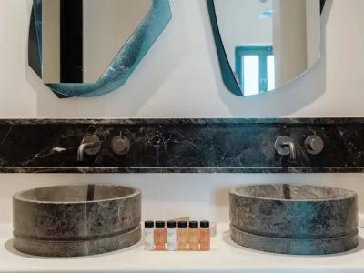 Ikies Santorini - 75