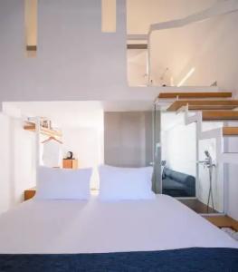 Muses Cycladic Suites - 135
