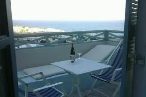 Villa Anneta, Kamari