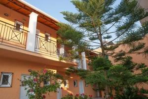 Konstantina Apartments, Kavos