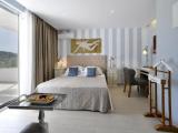 Junior Suite with partial sea view