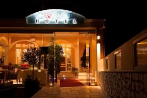Hotel Coral Beach, Roda