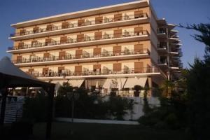 Merope Hotel, Karlovasi