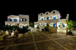 Artemis Village, Karterados