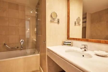 Giannoulis - Grand Bay Beach Resort (Exclusive Adults Only) - 9