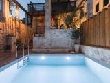 2 Bedrooms Villa