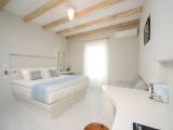 Junior Suite with balcony and with partial sea view