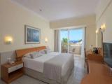 Standard Triple room with garden view