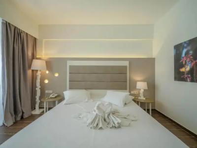 Sunshine Rhodes - 47