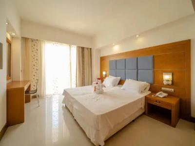 Sunshine Rhodes - 38