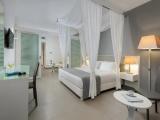 Sharing Pool Double Junior Suite with sea view