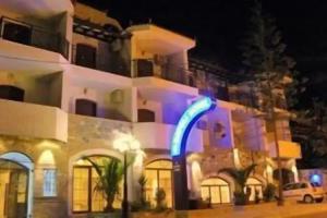 Nefeli Hotel, Karlovasi