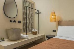 Panas Hotel, Spartia