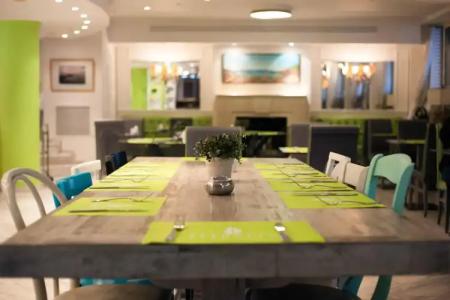 Golden Star City Resort - 19