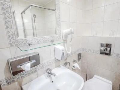 Holiday Beach Budapest Wellness with Sauna Park - 53