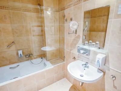 Holiday Beach Budapest Wellness with Sauna Park - 63