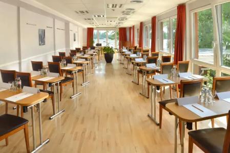 Holiday Beach Budapest Wellness with Sauna Park - 13