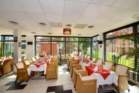 Holiday Beach Budapest Wellness with Sauna Park - 24