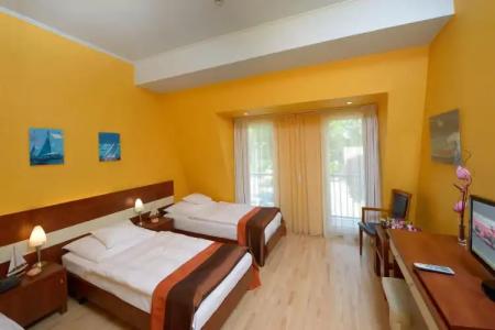 Holiday Beach Budapest Wellness with Sauna Park - 1