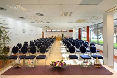 Holiday Beach Budapest Wellness with Sauna Park - 15